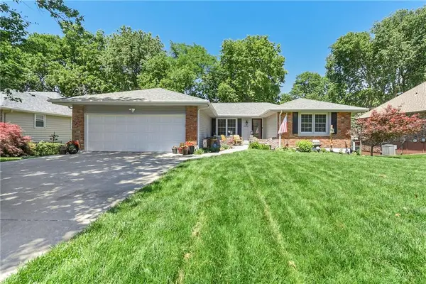 10816 W 54th Street, Shawnee, KS 66203