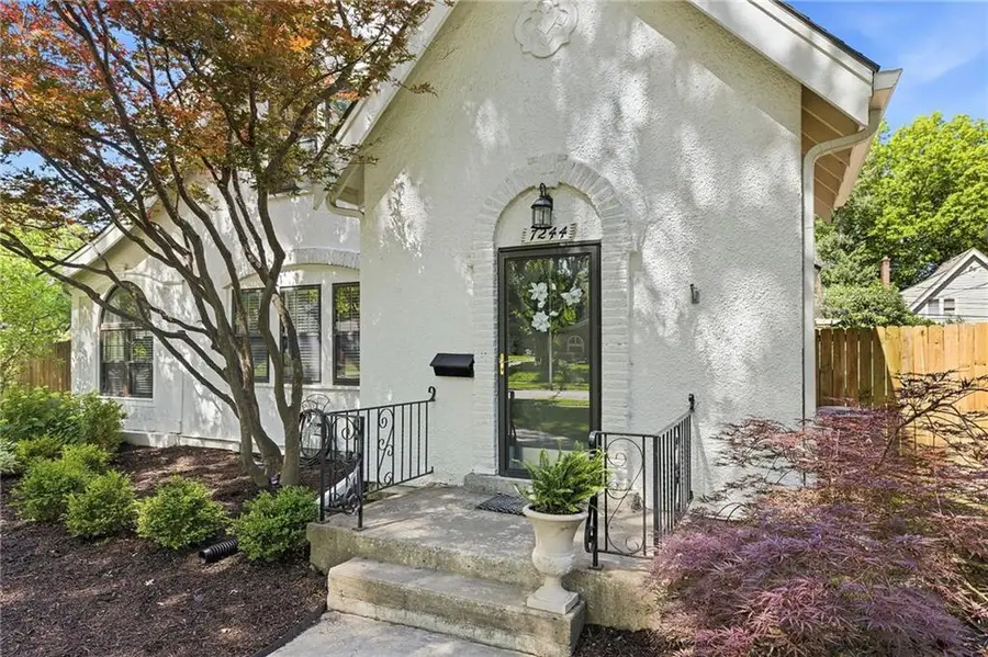 7244 Summit Street, Kansas City, MO 64114 - #2
