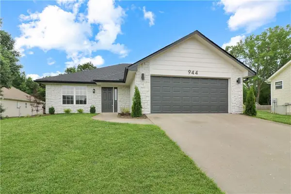 944 E Market Street, Warrensburg, MO 64093