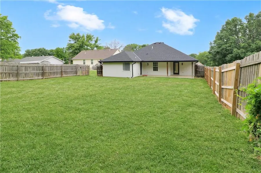 944 E Market Street, Warrensburg, MO 64093 - #3