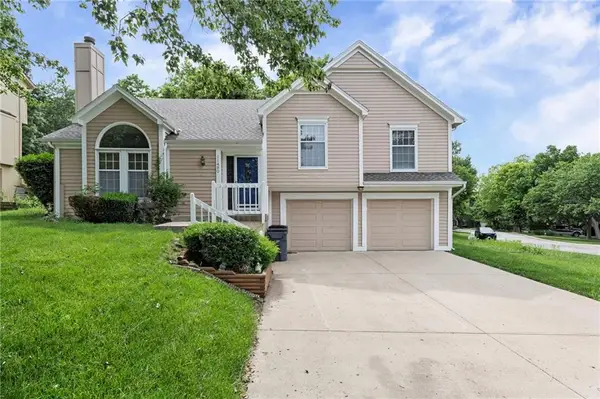 11450 S Hunter Drive, Olathe, KS 66061
