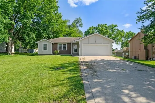 15629 Klamm Street, Basehor, KS 66007