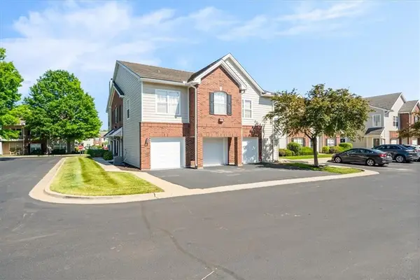 11612 Tomahawk Creek Parkway #B, Leawood, KS 66211