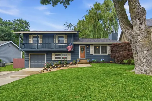 8914 Eby Drive, Overland Park, KS 66212