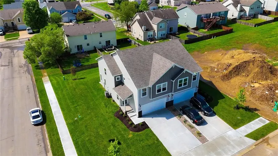 1413 S 4th Street E, Louisburg, KS 66053 - #2