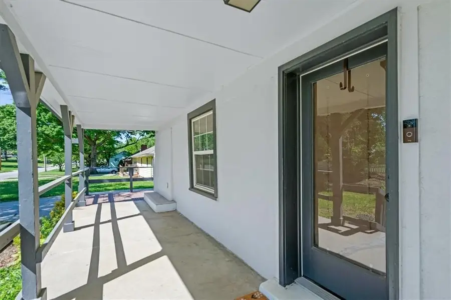 1502 E 135th Street, Grandview, MO 64030 - #3
