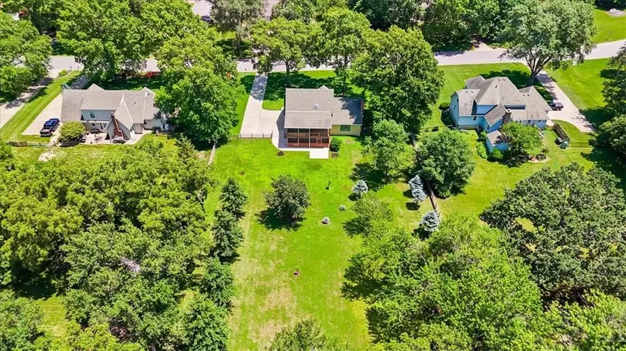 16206 Riggs Road, Stilwell, KS 66085 - #2