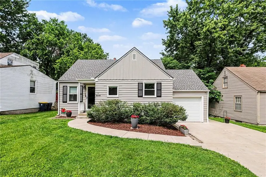 8316 Belleview Avenue, Kansas City, MO 64114 - #2