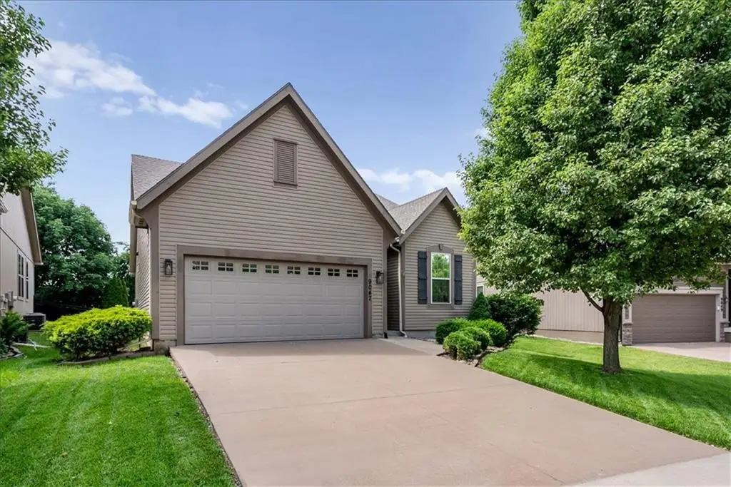 9047 Meadow View Drive, Lenexa, KS 66227 - #1