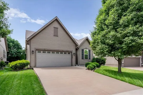 9047 Meadow View Drive, Lenexa, KS 66227