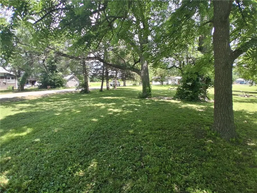 307 S Jefferson Avenue, La Harpe, KS 66751 - #3
