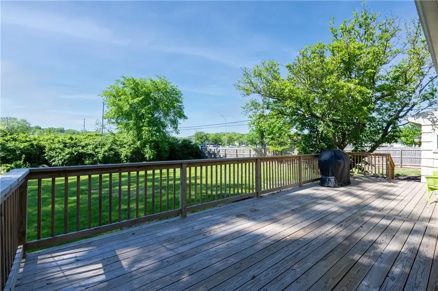 701 E 98th Street, Kansas City, MO 64131 - #2