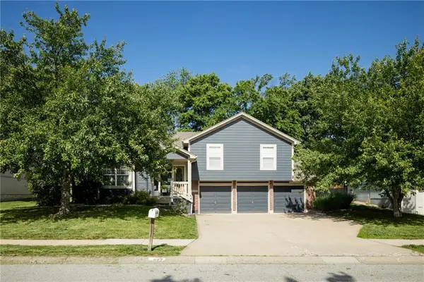 1127 SE Eastridge Drive, Blue Springs, MO 64014