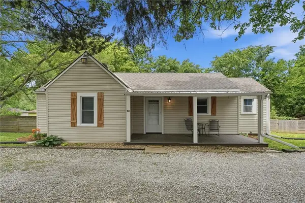 301 SE Moreland School Road, Blue Springs, MO 64014