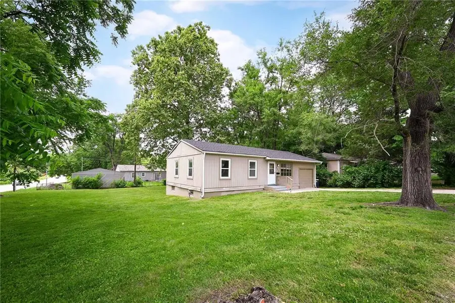 9416 Stark Avenue, Kansas City, MO 64138 - #3