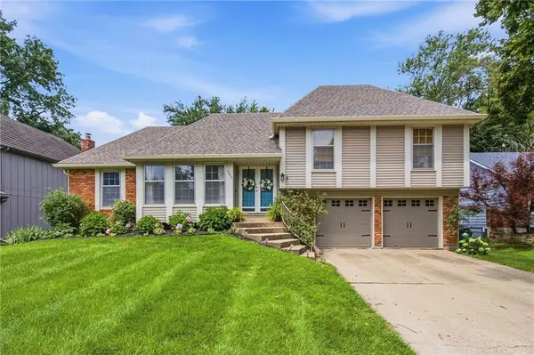 7822 Westgate Drive, Lenexa, KS 66216