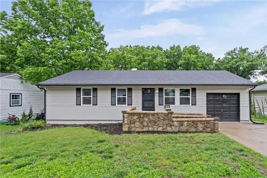 3301 E 107th Terrace, Kansas City, MO 64137 - #2