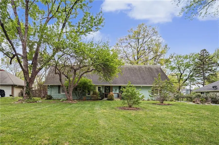 401 W 114 Terrace, Kansas City, MO 64114 - #2