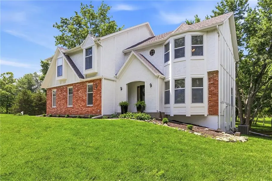 16720 Grandview Street, Overland Park, KS 66085 - #2