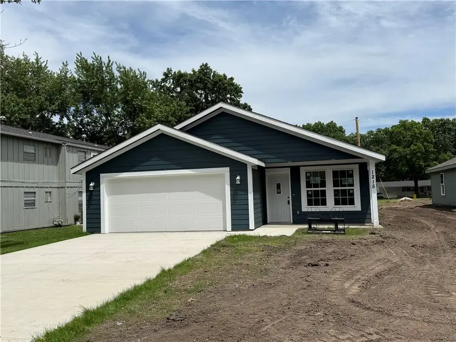 1215 S Maple Street, Ottawa, KS 66067 - #2
