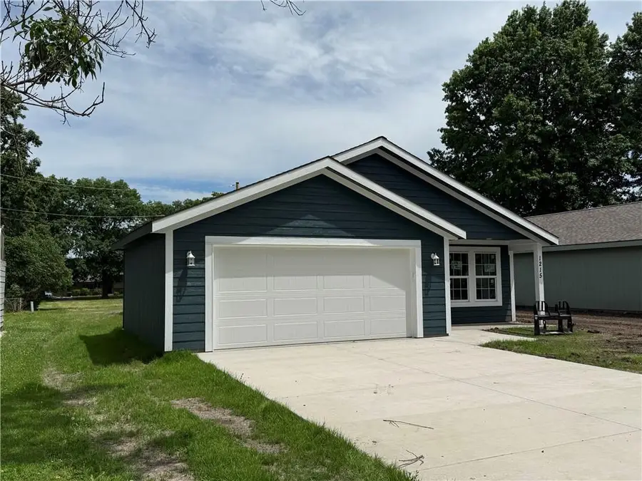 1215 S Maple Street, Ottawa, KS 66067 - #3