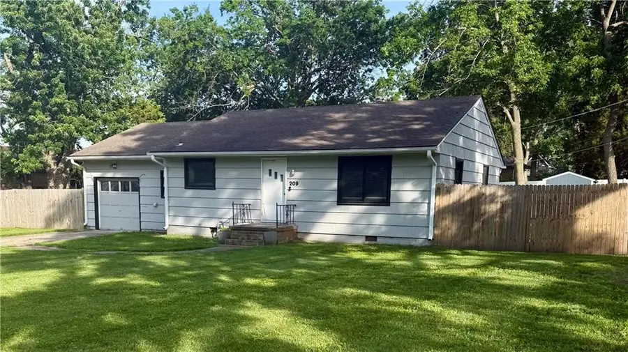 209 NE Maple Street, Lees Summit, MO 64063 - #2