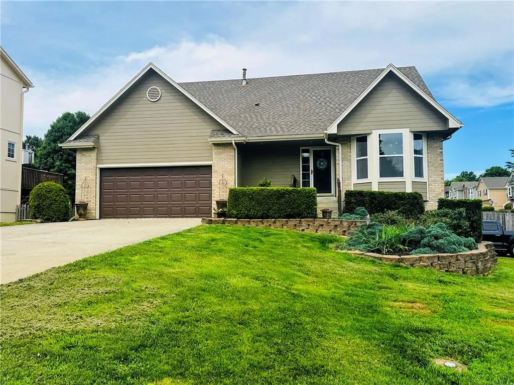 210 NE Lamplighter Lane, Blue Springs, MO 64014 - #1