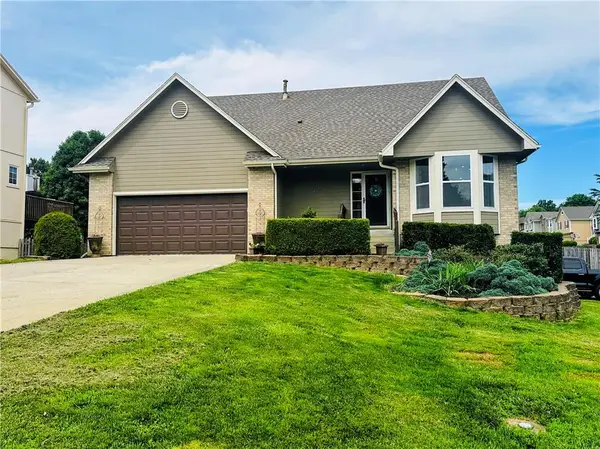 210 NE Lamplighter Lane, Blue Springs, MO 64014