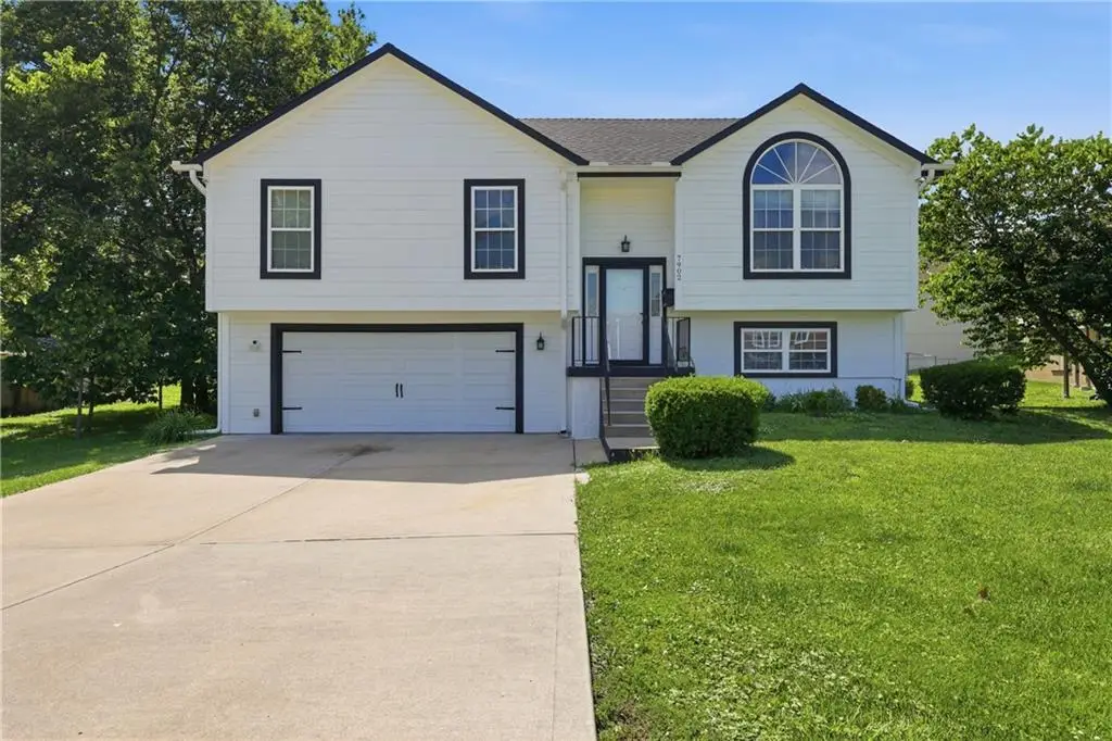 7902 Spring Valley Road, Raytown, MO 64138 - #1