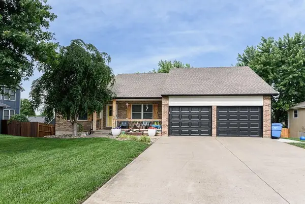 190 Rawlings Drive, Tonganoxie, KS 66086