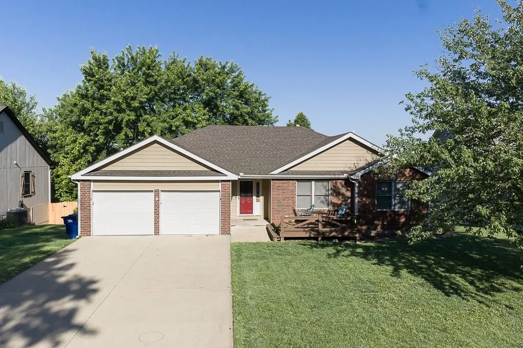 180 Rawlings Drive, Tonganoxie, KS 66086 - #1