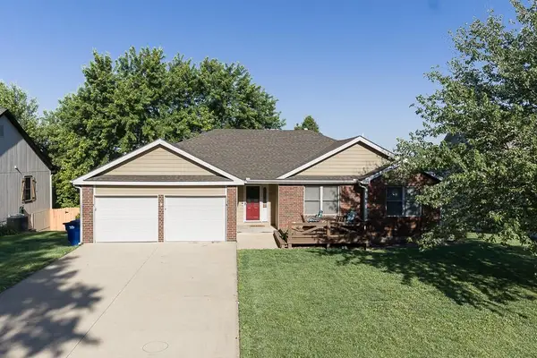 180 Rawlings Drive, Tonganoxie, KS 66086