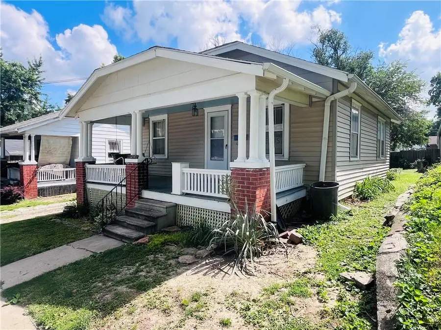 1211 S 25th Street, Saint Joseph, MO 64507 - #2