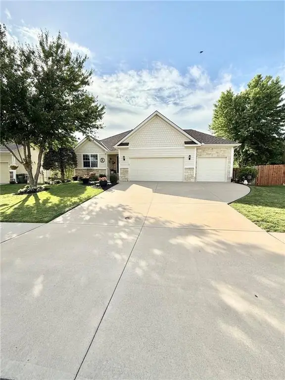 2128 Alder Street, Leavenworth, KS 66048 - #3