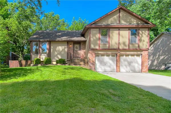 2105 S Kenwood Street, Olathe, KS 66062