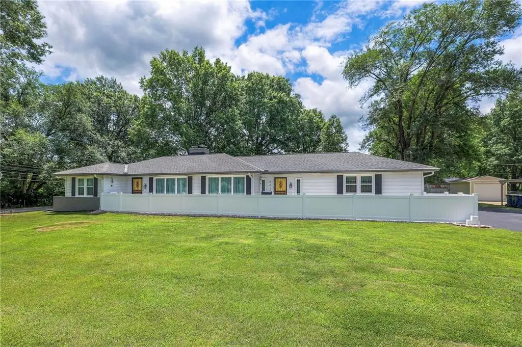 6215 Longview Road, Kansas City, MO 64134 - #1
