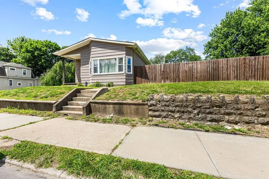 1218 N 10th Street, Saint Joseph, MO 64501 - #3