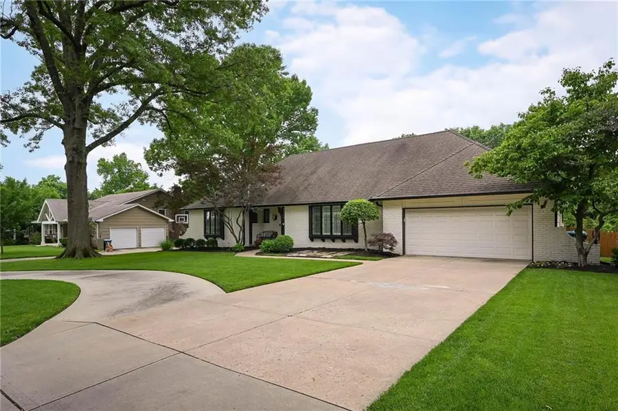 8016 Fontana Street, Prairie Village, KS 66208 - #3