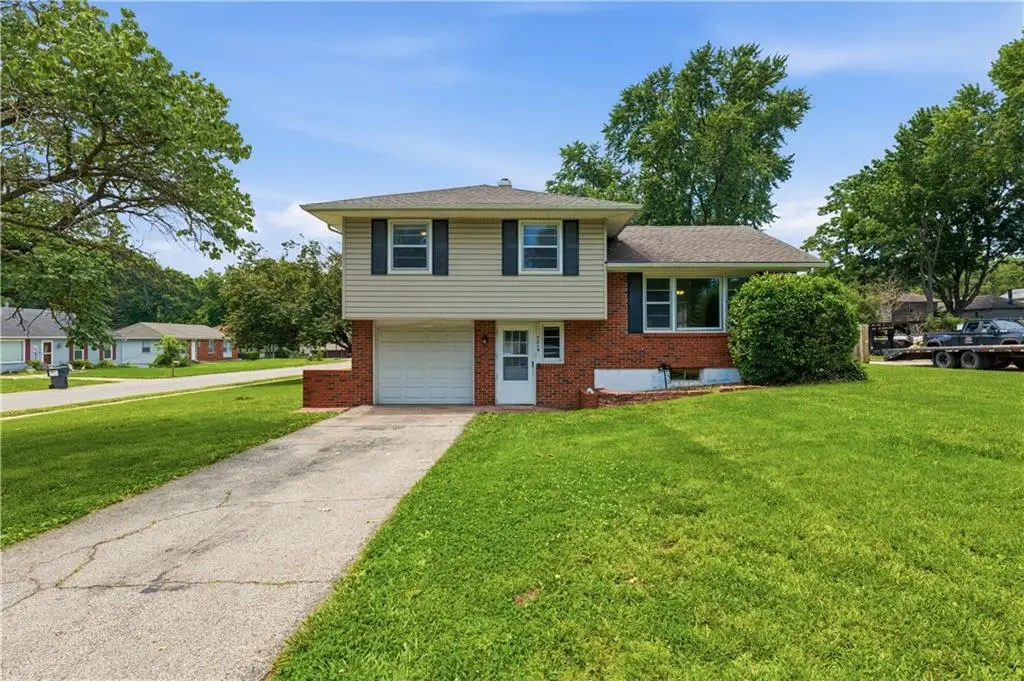 7514 N Virginia Avenue, Gladstone, MO 64118 - #1