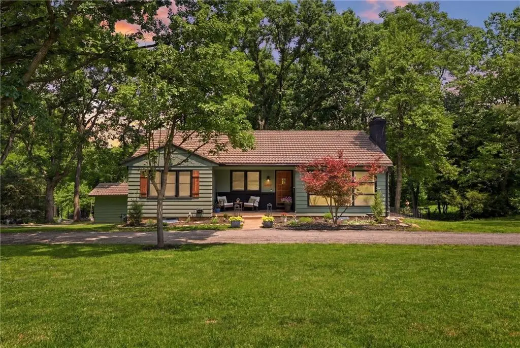 6311 Sherwood Lane, Merriam, KS 66203 - #1