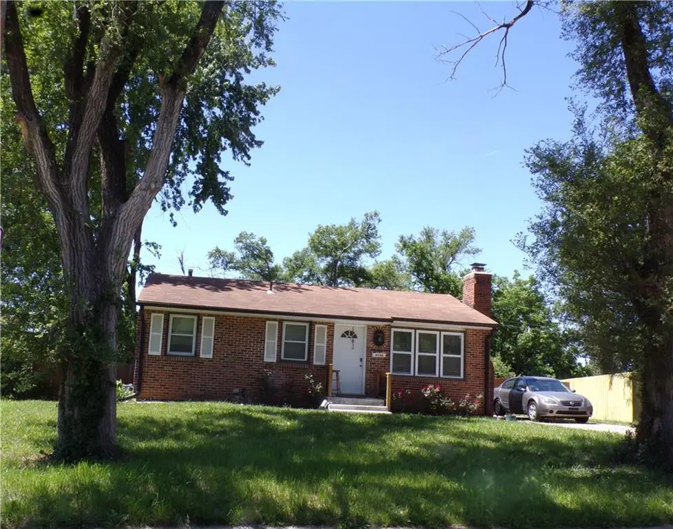 4330 Laurel Avenue, Kansas City, MO 64133 - #1