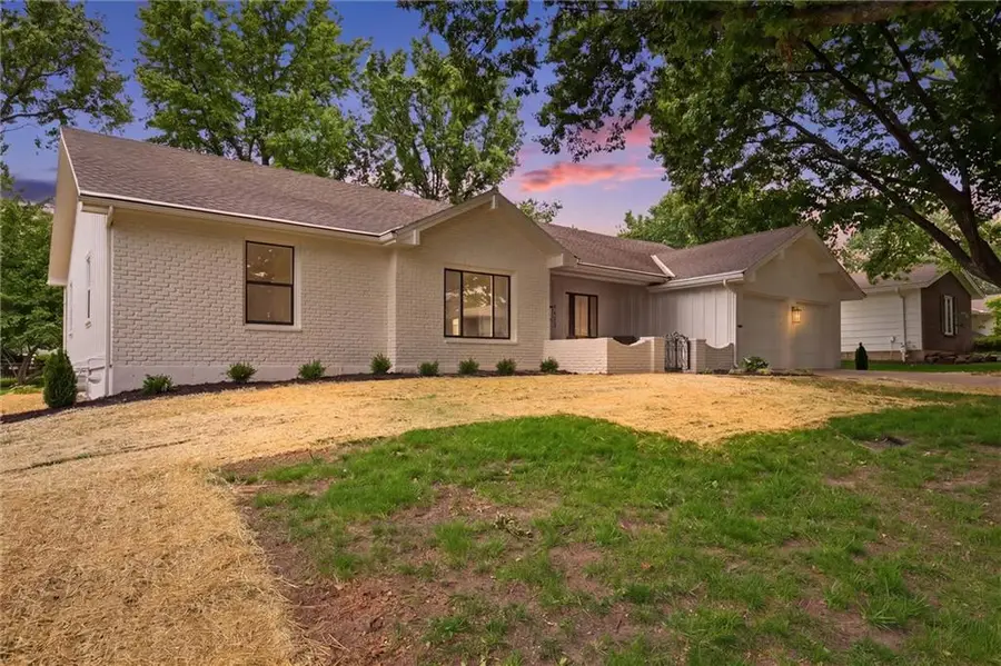 7523 W 98th Terrace, Overland Park, KS 66212 - #3