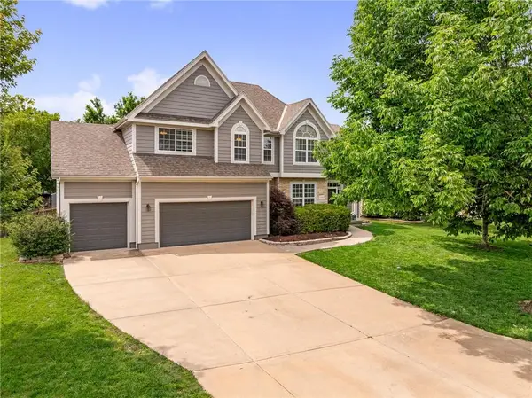 10122 Theden Circle, Lenexa, KS 66220