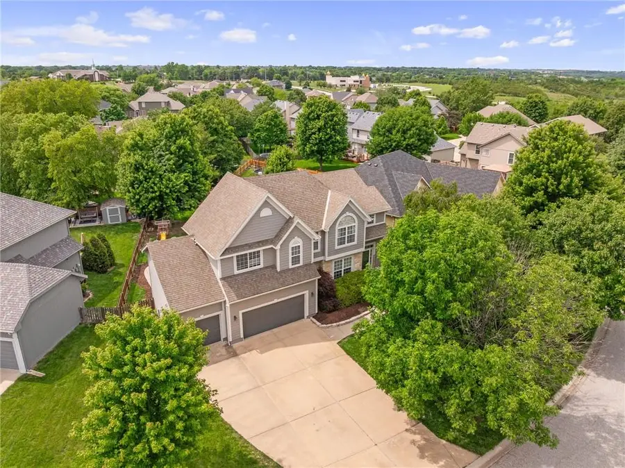 10122 Theden Circle, Lenexa, KS 66220 - #2