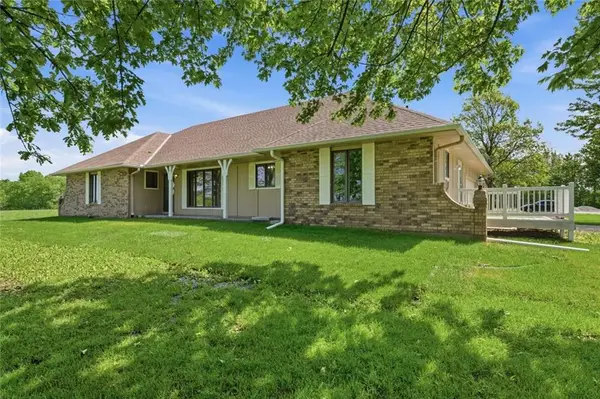 28005 S Belle Plain Road, Harrisonville, MO 64701
