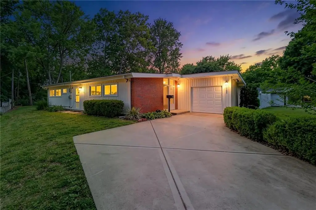 1303 NE 66th Street, Gladstone, MO 64118 - #1