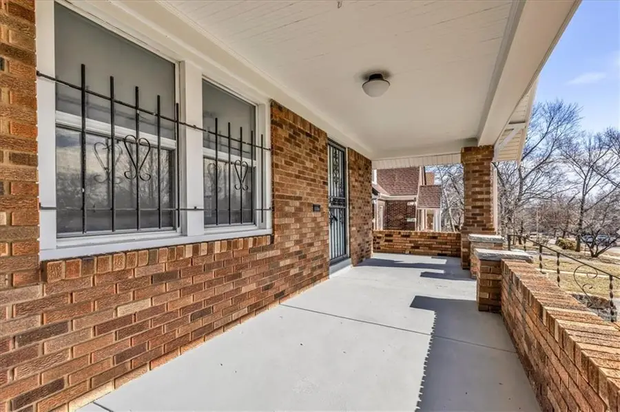 1122 E 76th Street, Kansas City, MO 64131 - #2