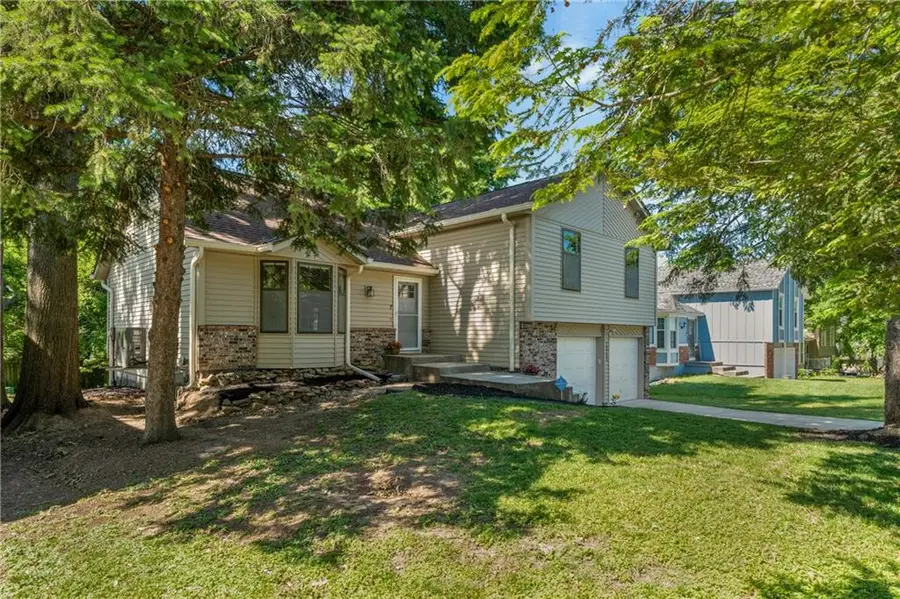 10203 W 50th Terrace, Merriam, KS 66203 - #3