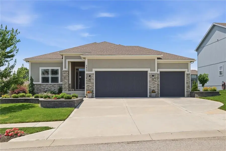 7450 NW Douglas Court, Parkville, MO 64152 - #2