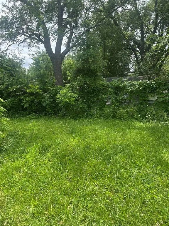 308 E 2nd Street, Pomona, KS 66076